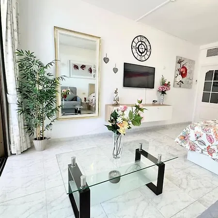 Central Fuengirola Studio Apartment With A Sea View Exterior photo